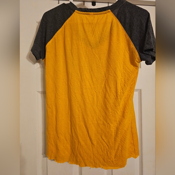 Nashville Predators Women's V-neck T-shirt.   Size:S. - Picture 2 of 5